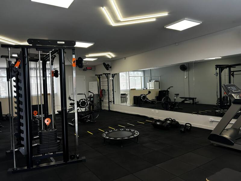 Sala de musculação e funcional do DUE Studio